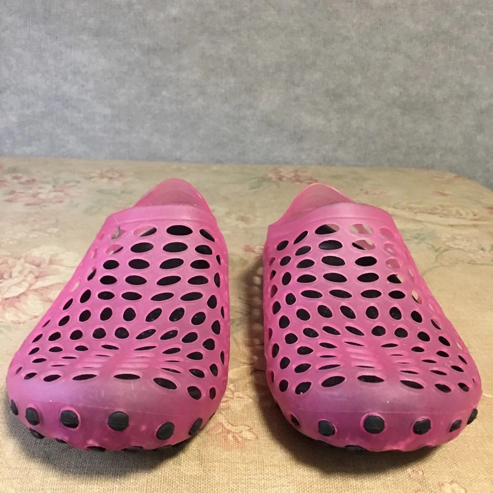 Pink Perforated Water Shoes Clogs Slip On Aqua Beach Pool Shower Flats Like New